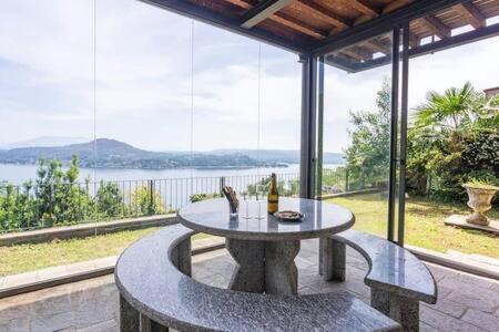 Villa Arona Exteriör bild